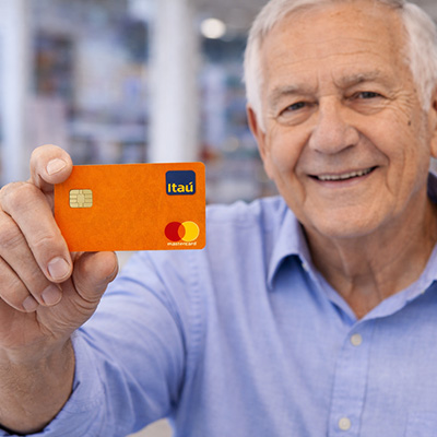 Entenda como funciona o cartão de crédito para aposentado no Brasil, conheça os principais benefícios, requisitos e mais detalhes.